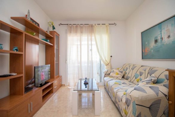 Acogedor apartamento con piscina y jardín
