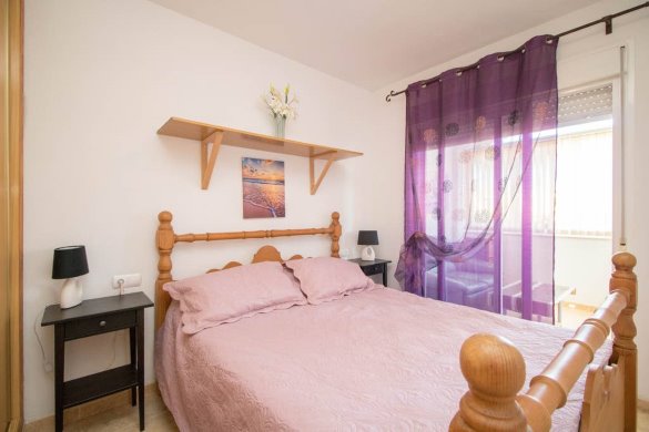 Acogedor apartamento con piscina y jardín