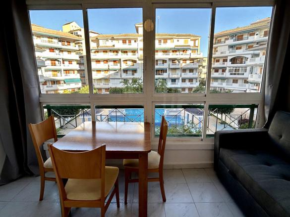 Estudio con piscina a 200 metros de la playa