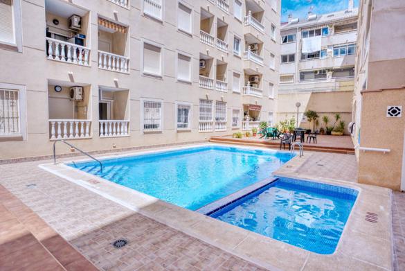 Piso con Piscina cerca de la Playa 