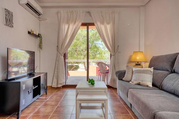 Apartamento con terraza privada y piscina