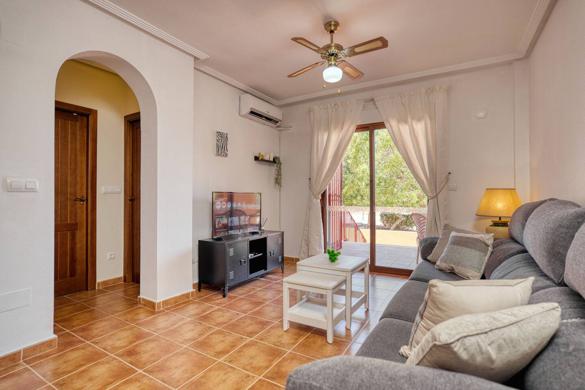 Apartamento con terraza privada y piscina