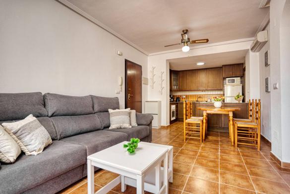Apartamento con terraza privada y piscina
