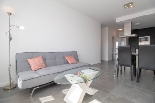Apartamento en el octavo piso con fantásticas vistas al mar.