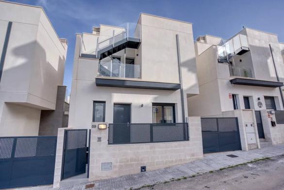 Chalet Moderno en Orihuela costa con Piscina Privada y zona barbacoa