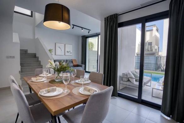 Chalet Moderno en Orihuela costa con Piscina Privada y zona barbacoa