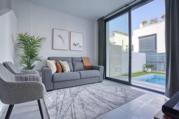 Chalet Moderno en Orihuela costa con Piscina Privada y zona barbacoa