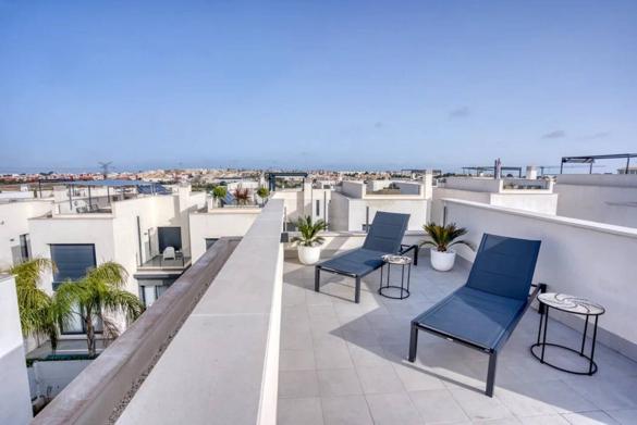 Chalet Moderno en Orihuela costa con Piscina Privada y zona barbacoa