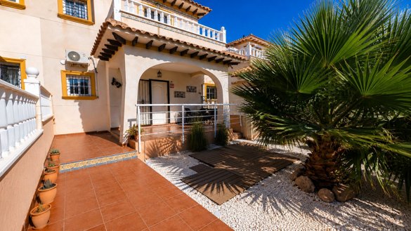 Casa Mediterránea con Jardín