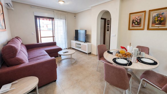 Vivienda con terraza y piscina comunitaria