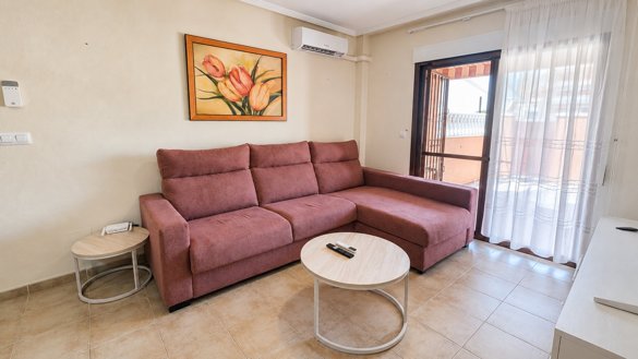 Vivienda con terraza y piscina comunitaria