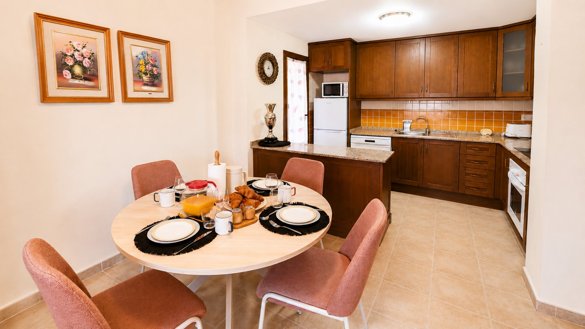 Vivienda con terraza y piscina comunitaria