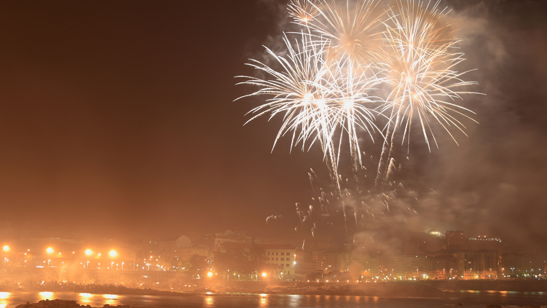 Noche de San Juan en la Costa Blanca, España: la magia del fuego en Torrevieja
